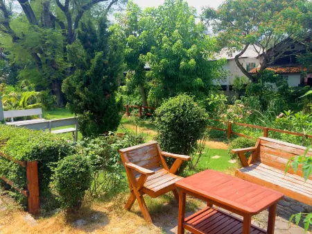 Baan Rom Mai Отели рядом с достопримечательностью «Wat Phra That Doi Kong Mu»