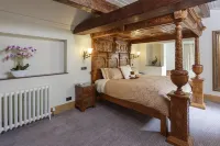 The Saddleworth Hotel