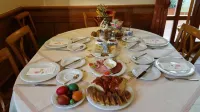 Vadászkürt Panzió - Breakfast