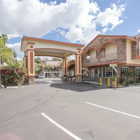 Best Inn & Suites