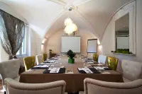 Hostellerie le Castellas Hotels in Collias