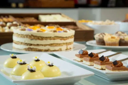 NH Buenos Aires Latino Отели рядом с достопримечательностью «Манзана де лас Лусес»