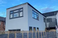 Town Centre Modern 1 Bed Self-Contained Apartment Hotels in 