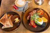 Bosuns Chair - breakfast