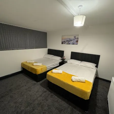 Stunning 4-Bed House 5Xdouble Beds, Ideal for Familys, Groups& Contractors