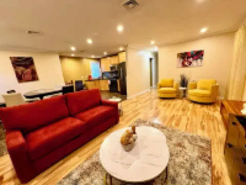 Charming Urban3-bedroom  apartment in Hempstead with WiFi and AC Hotels in Hempstead