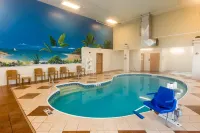 Comfort Inn & Suites Springfield I-44 - مسبح