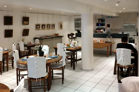 Hotel Au Marais Отели в г. Сент-Илер-Де-Лож