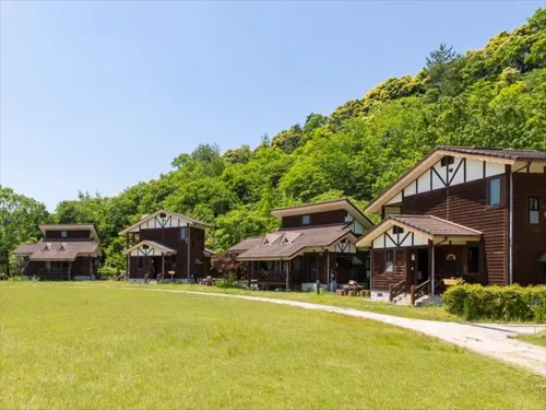 Ryokusuien Niji no Mura Cottage 난부 초 호텔