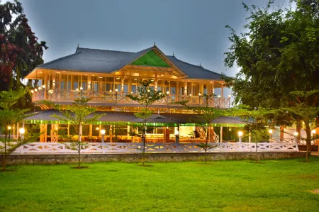 MGM Whispering Wind's Yelagiri Отели рядом с достопримечательностью «Kalandara Darga»