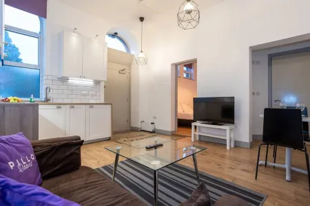 Unique 1 Bedroom Apartment by Pillo Rooms
