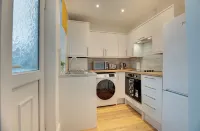 The Wingrove Retreat by Week2Week Contractor & Business Travel Stays