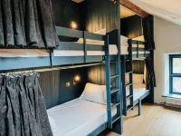 Base Camp Snowdonia, Gwersyll Cyntaf Eryri Hotels in Llanddoged and Maenan