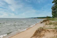 New Build Luxury Wooded Lodge Steps from Lake MI
