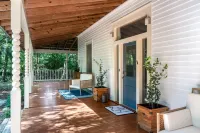 Lavender Hill Bed & Breakfast فنادق في Oconee County