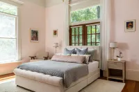 Lavender Hill Bed & Breakfast فنادق في Oconee County