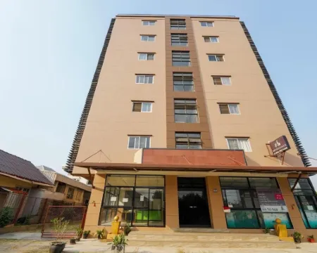 โรงแรมรูมเควสท์ เอสพีเอส แอนด์ เรสซิเดนซ์ โรงแรมในอำเภอ คลองหลวง