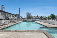 Snyders Shoreline Inn - Swimmingpools