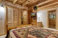 Er50 - Creekside - Great Location. Close to All the Action! 2 Bedroom Cabin by RedAwning