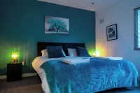 4Br-Sleeps8-Privategarden-Freeparking Hotels near Broadgate Park