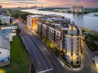 Homewood Suites by Hilton Savannah Historic District/Riverfront Hotels near Bonaventure Cemetery