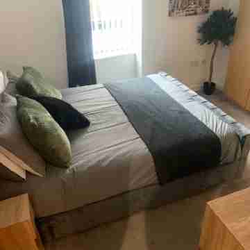 Central Liverpool Apartment-Sleeps 6-Free Parking Rooms