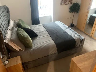 Central Liverpool Apartment-Sleeps 6-Free Parking Hotels in 