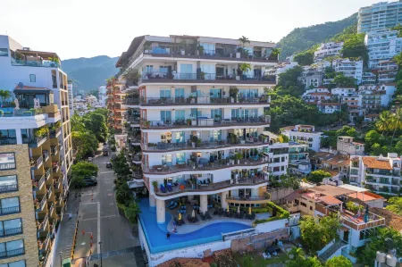 Pinnacle Resorts 180