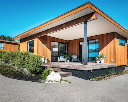 Guesthouse on Queens Hotels in Waiheke Island
