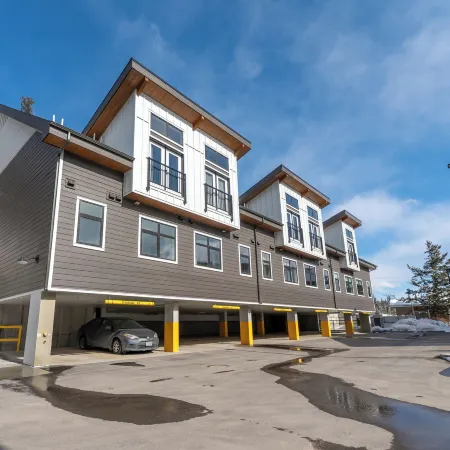 Skyridge 401 by Canmore Premier
