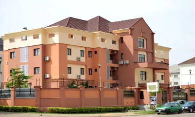 Alphaplus Apartments Hotel di 