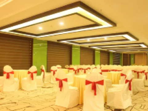 โรงแรมบายค์ ซูราจ พลาซา เวจ โรงแรม, ธานี โรงแรมในธาเน