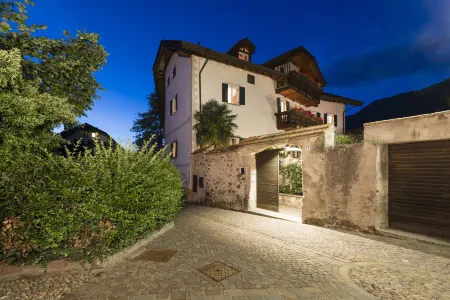 Hotel Tyrol Отели в г. Термено-сулла-Страда-дель-Вино