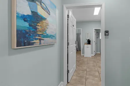 Cozy Living Area and Access to Pools - Charming Beach Club Retreat Отели в г. Дофин-Айленд