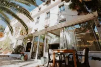 Hôtel le Petit Castel Hotels in Antibes
