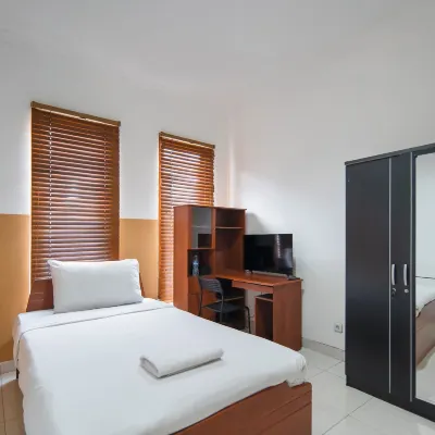 Cove Melita Hotels near Palmerah