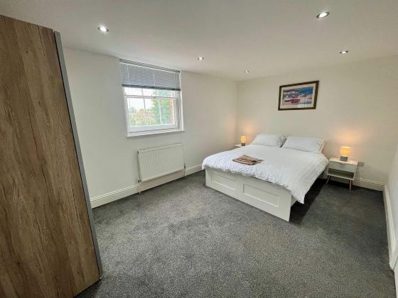 寬敞的四臥室房屋 - 可住11人, 帶花園和停車位