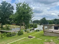 Lakeside Retreat - Large Spacious Home with Gameroom!