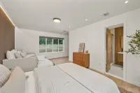 Entire Duplex - Hot Tub - Tennis Court - Pond
