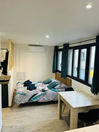 Charming downtown studio