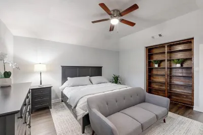 Spacious 5-bedroom house with WiFi and AC in fabulous Arlington