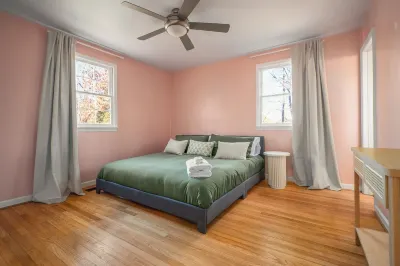 Renovated lakefront home, minutes to downtown Raleigh! Hotels near Hamrick's of Raleigh