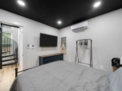 Bristol’s Mountain Side Oasis -NEW- Hot-tub- Privacy- Pet friendly - Location Hotels in Bristol