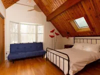 Private 3Bd3.5Ba w/ Lake View, Pool, Hot Tub, Fast Wi-Fi 🐶