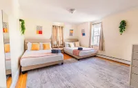 Spacious 3BDR/4Bed apartment with King + Queen beds, WiFi, AC in Downtown Salem
