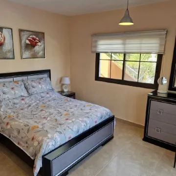 Luxury 3 bedroom villa overlooking golf course with private pool and Wi-fi