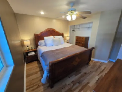 Snow Valley:10 Min. Easy Drive up/down. Clean! 1900 sf. Jacuzzi Tubs. Discounts!