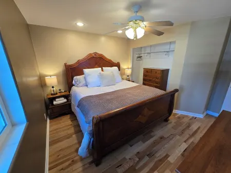 Stay 2 Nights, Get 1 Weekday Free! 10 Mins to Snow Valley. Easy Drive.