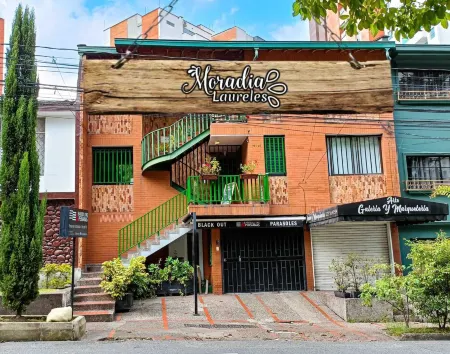 Moradia Laureles Medellin Отели рядом с достопримечательностью «Plaza de Toros La Macarena»