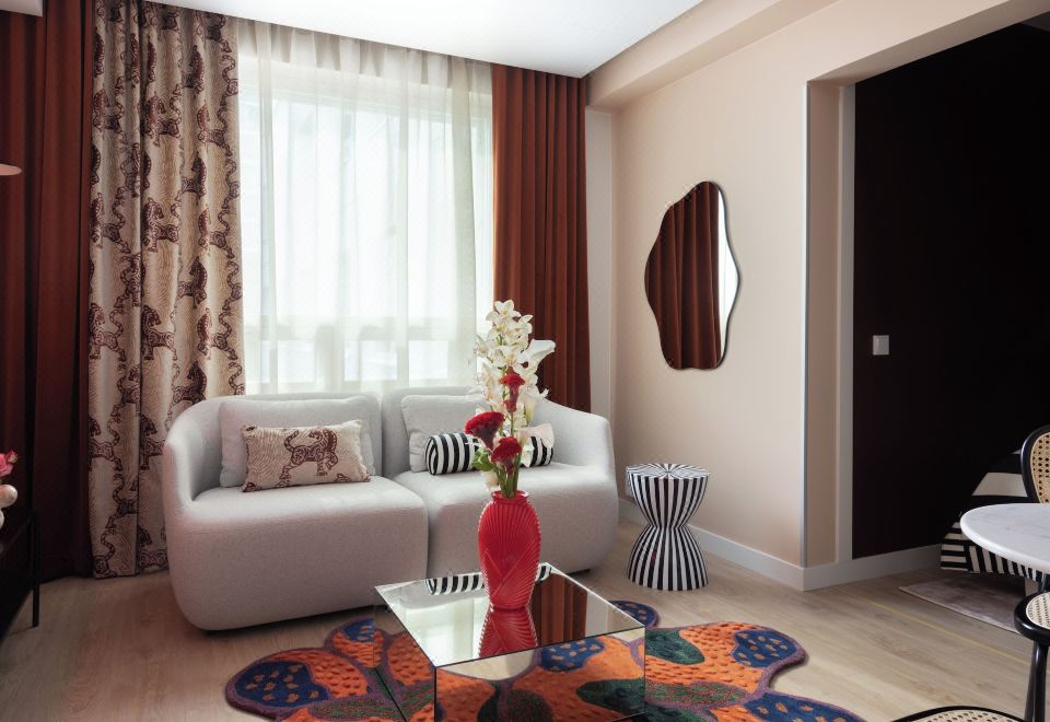 놀리 헤르토니에미의 깔끔한 객실 인테리어 사진